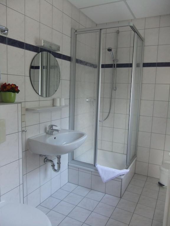 Zur Edlen Krone Neuhausen  Room photo